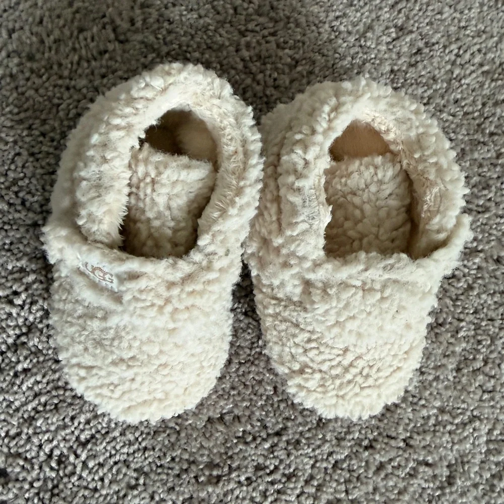 UGG Baby Bixbee Cream Sherpa faux fur Slip-Ons slippers crib shoes size 4/5